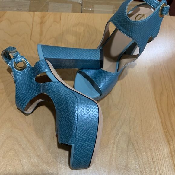 Blue Velcro Strap Heels (Pumps) - OYSBY London EUR Size 37 US Size 6.5 (NWOT) - Picture 8 of 16